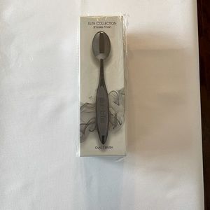 Artis Elite Smoke Oval Makeup Brush. #7 . NWT